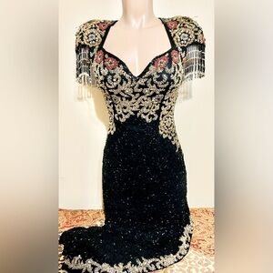 TIMELESS!! Show Max Originals” Black & Gold Embellished Beaded 100% Silk Gown(S)